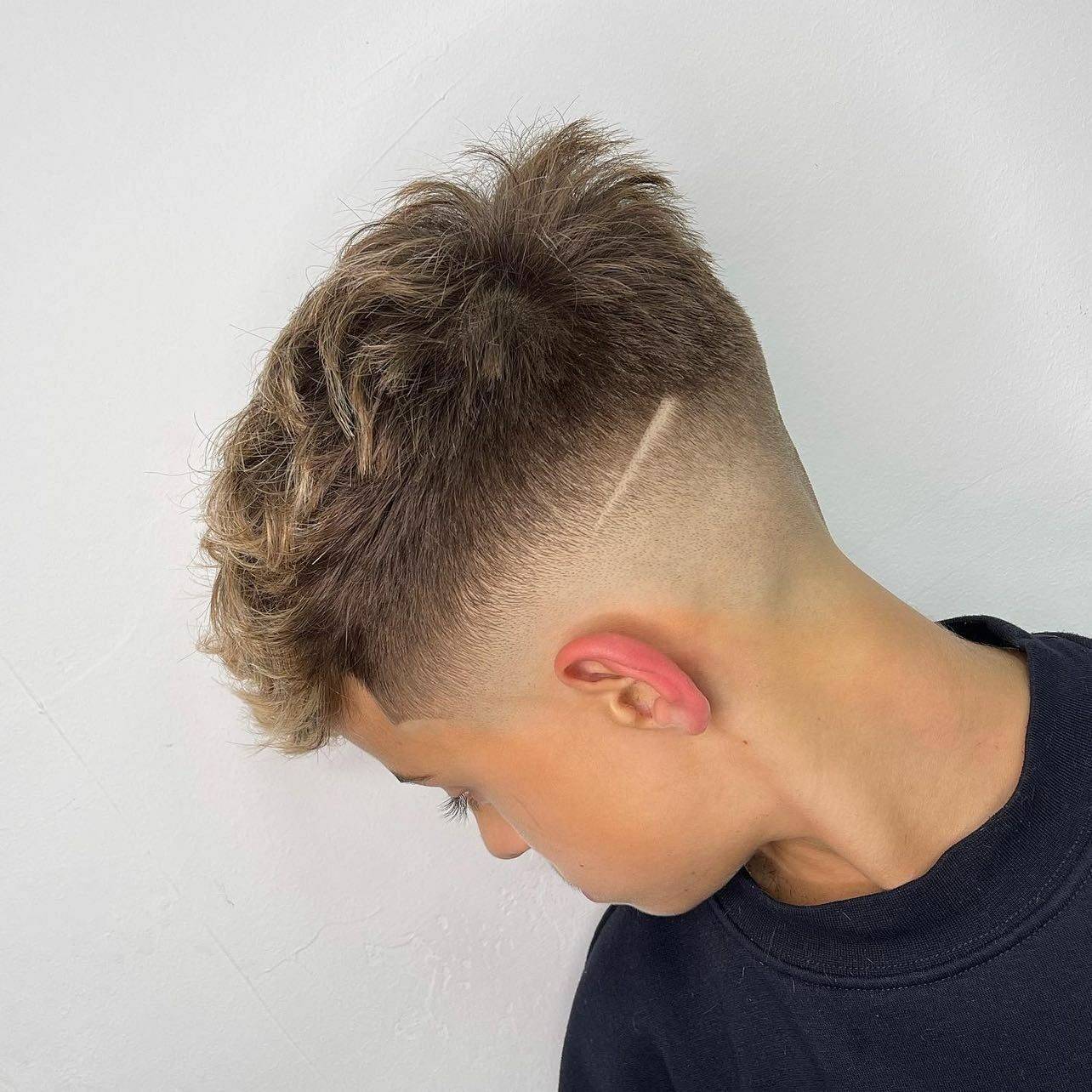 Corte texturizado con drop fade y línea dibujada